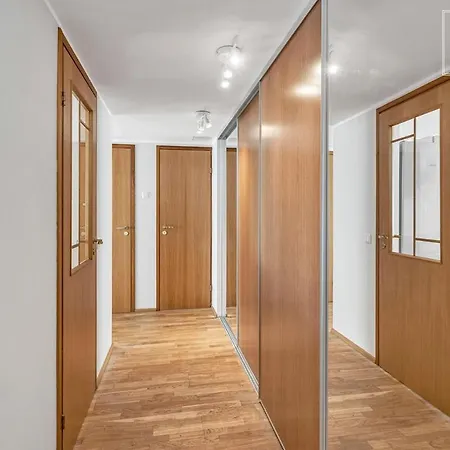 2 Bedroom In Kadriorg With Sauna Balcony And Free Parking * 탈린